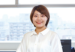 2019年度に入社した東京支社鋼管部の柚瀨紋子さんの正面写真